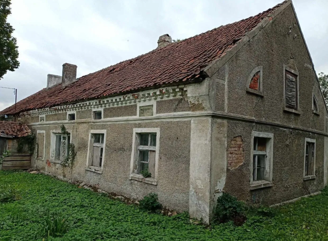 Nieruchomość z potencjałem – 10 000 m² ziemi + dom 270 m²